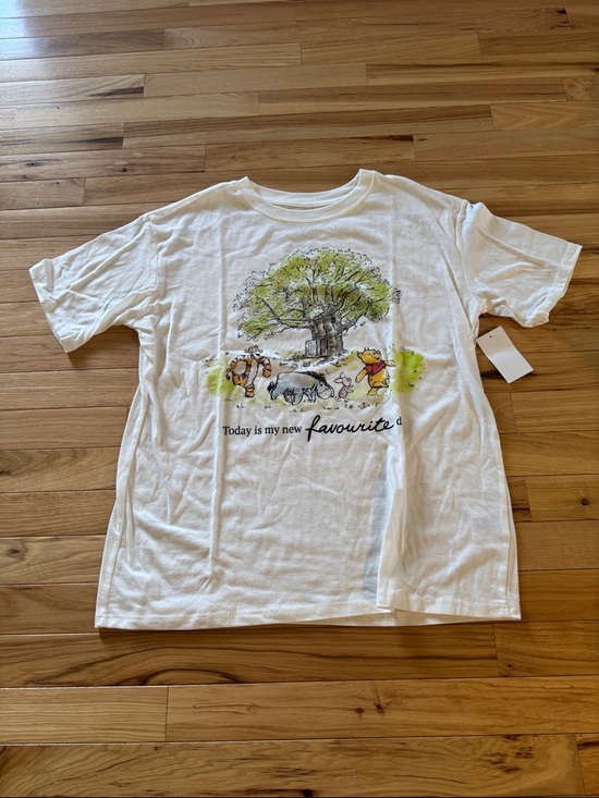 Disney Tops - Women’s Ivory Winnie the Pooh Graphic Tee
